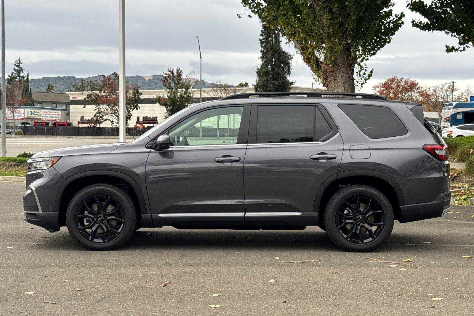 New 2025 Honda Pilot Touring image 7