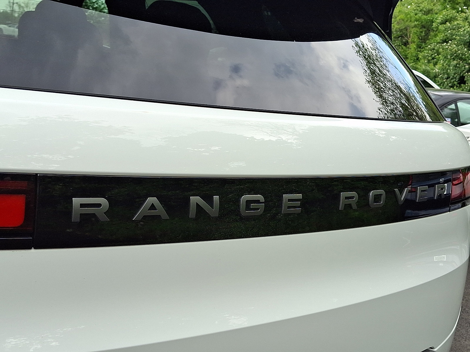 Used 2025 Land Rover Range Rover Sport AWD/4WD image 29
