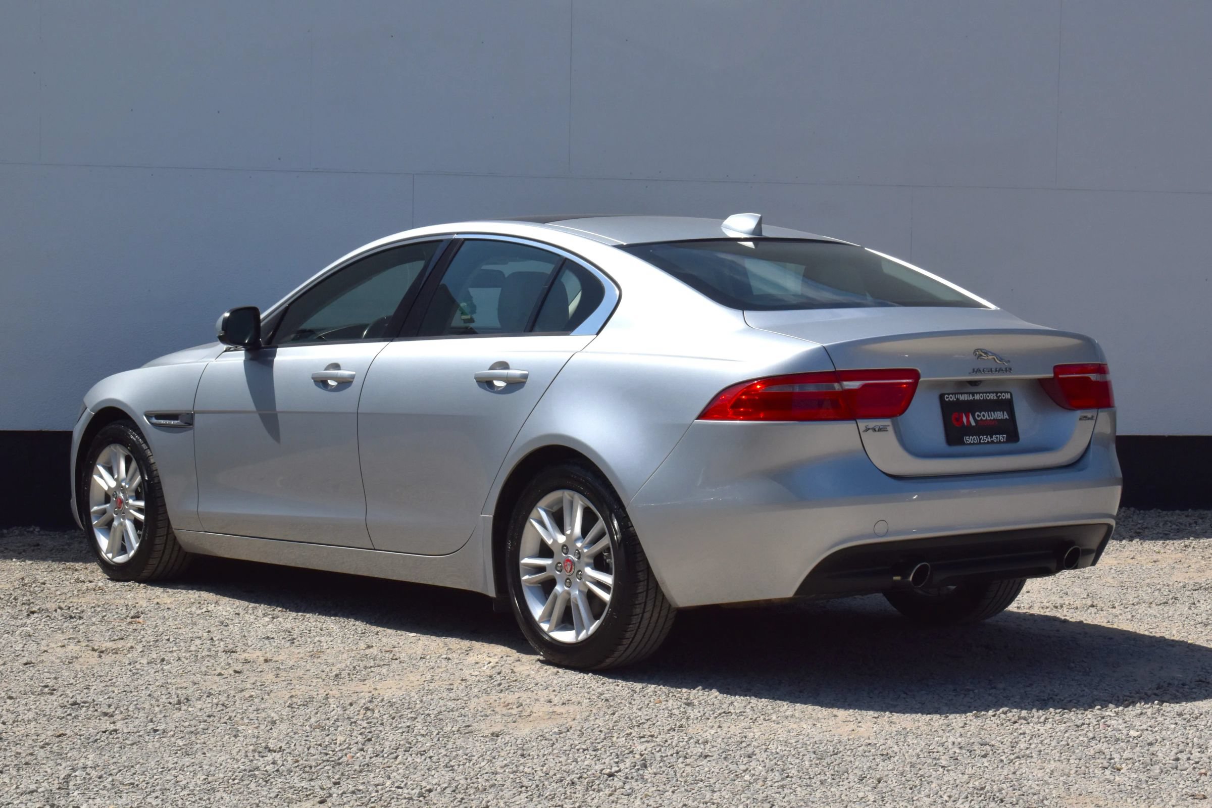 Used 2017 Jaguar XE Premium RWD image 38