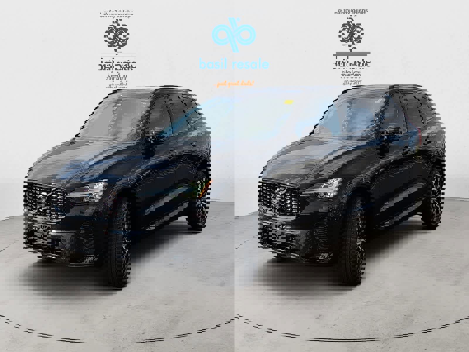 Used 2025 Volvo XC60 B5 Plus image 2