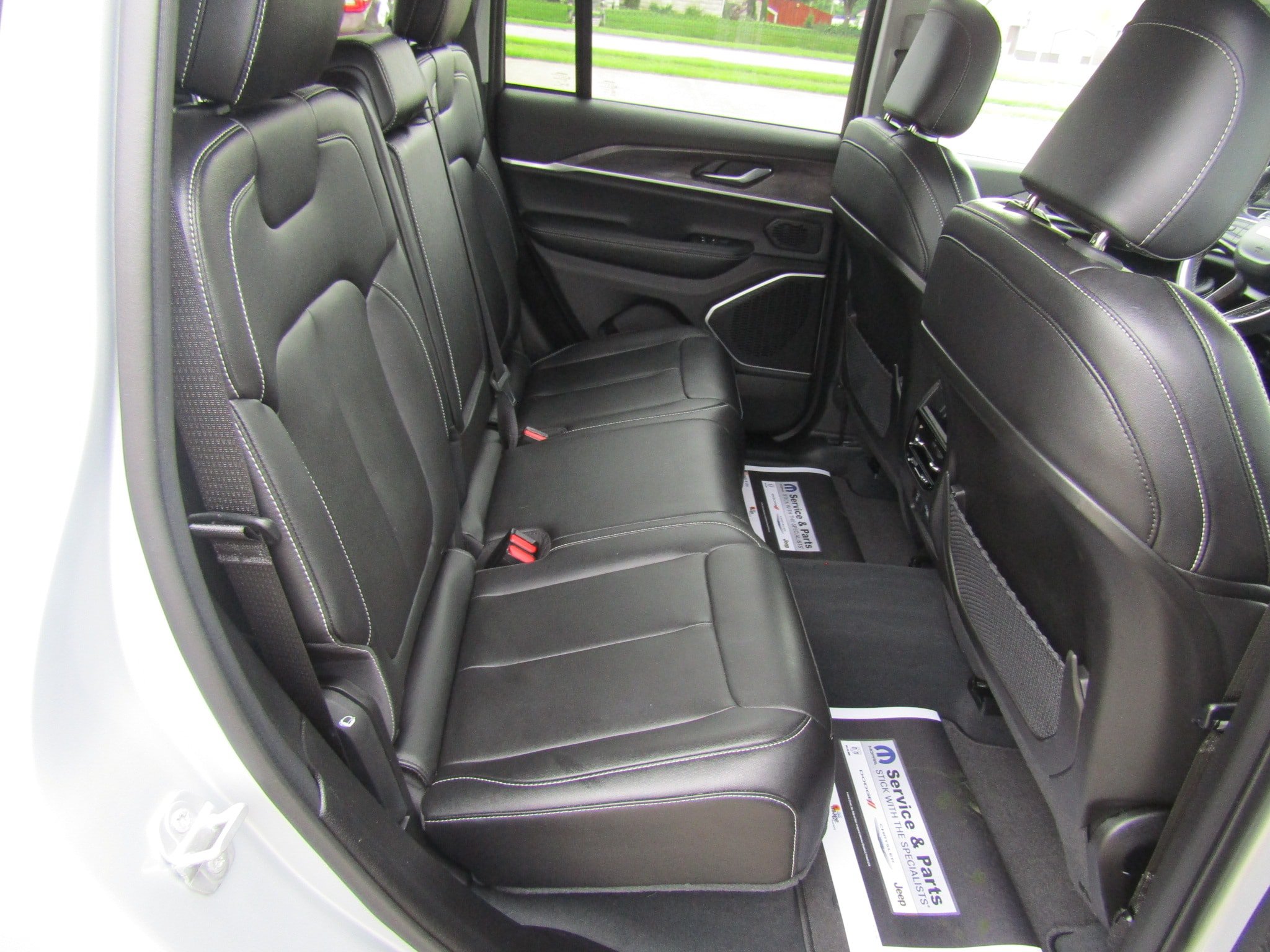 Used 2023 Jeep Grand Cherokee Limited w/ Trailer Tow Prep Group (B) AWD/4WD image 16