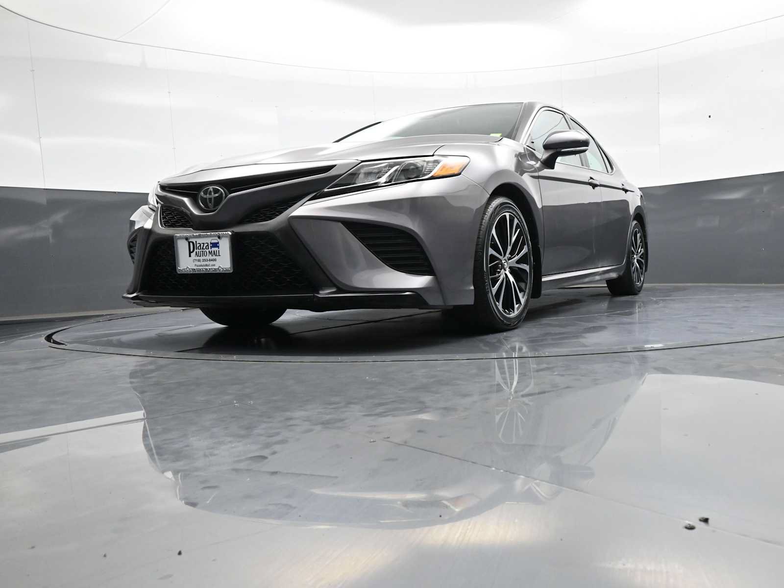 Used 2020 Toyota Camry SE w/ Convenience Package FWD image 29