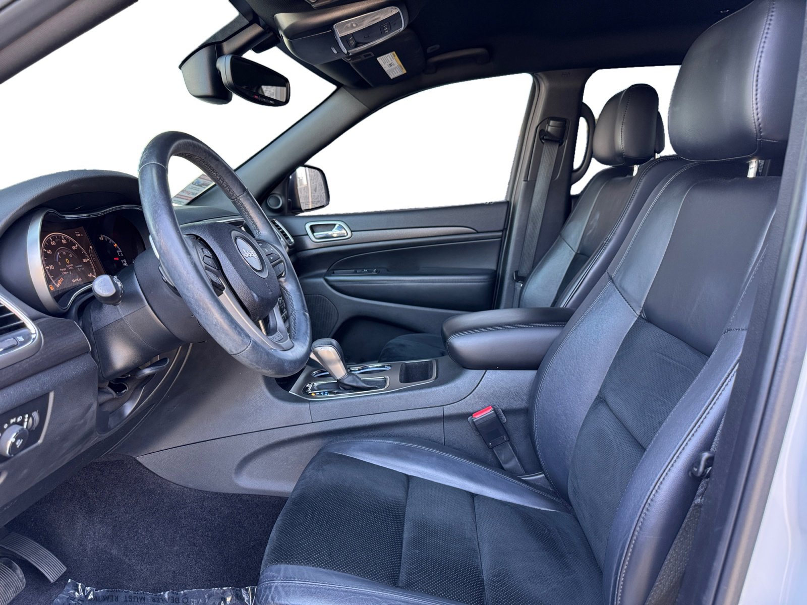 Used 2017 Jeep Grand Cherokee Altitude RWD image 9