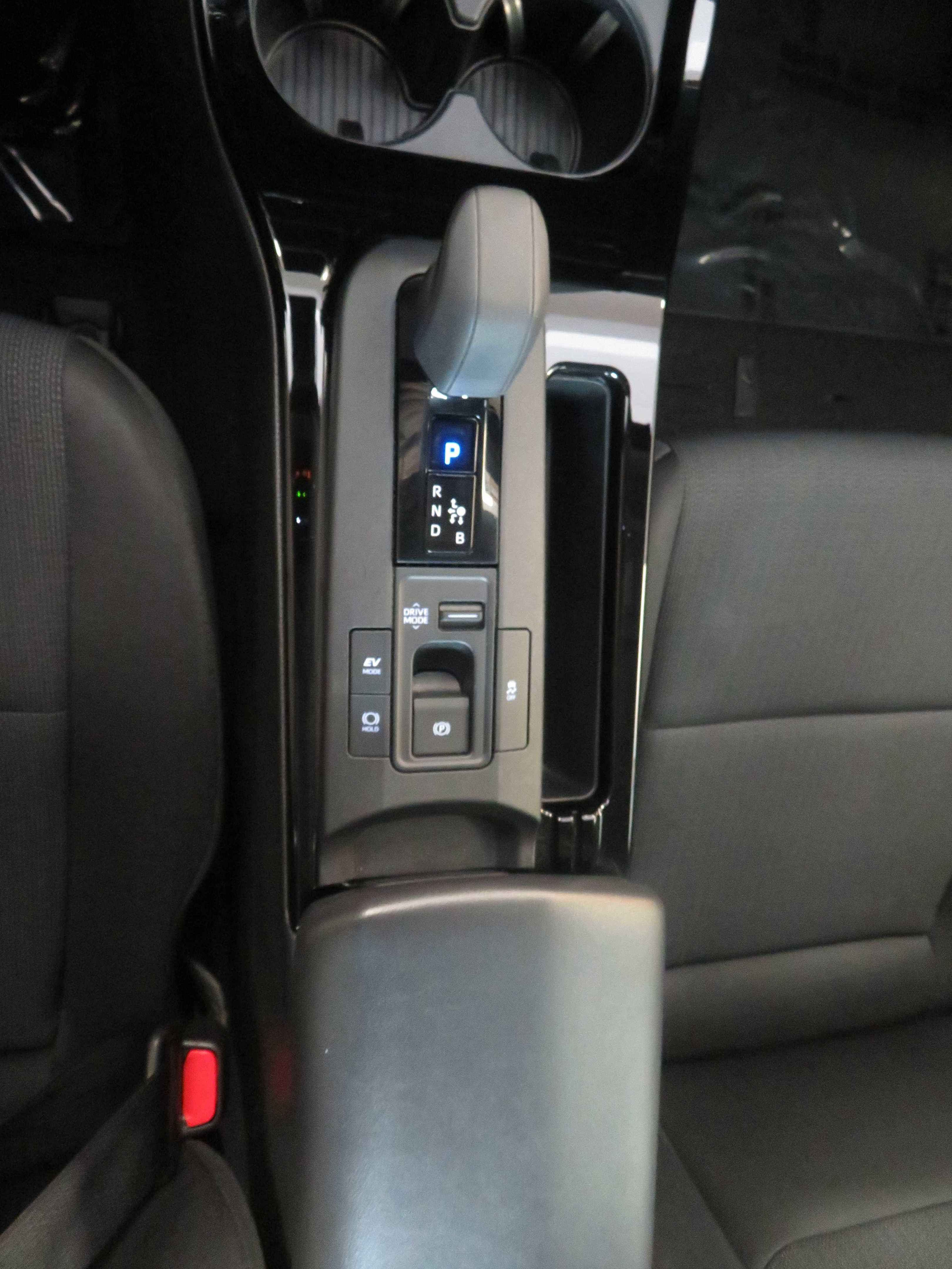 Used 2025 Toyota Prius LE image 35
