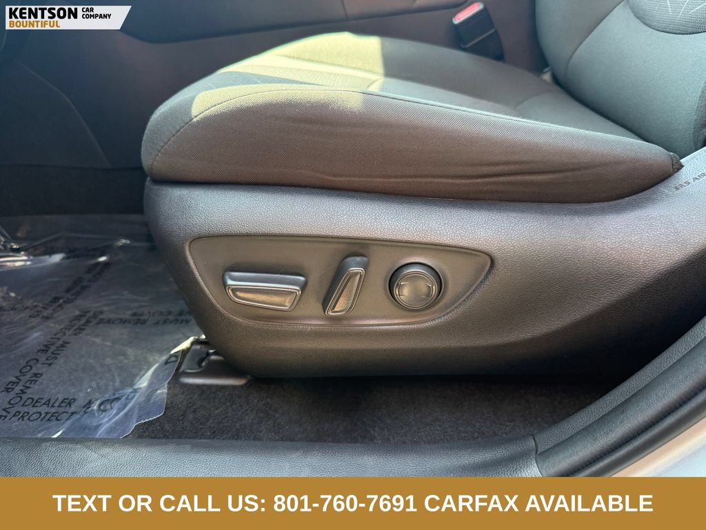 Used 2025 Toyota RAV4 XLE AWD/4WD image 29
