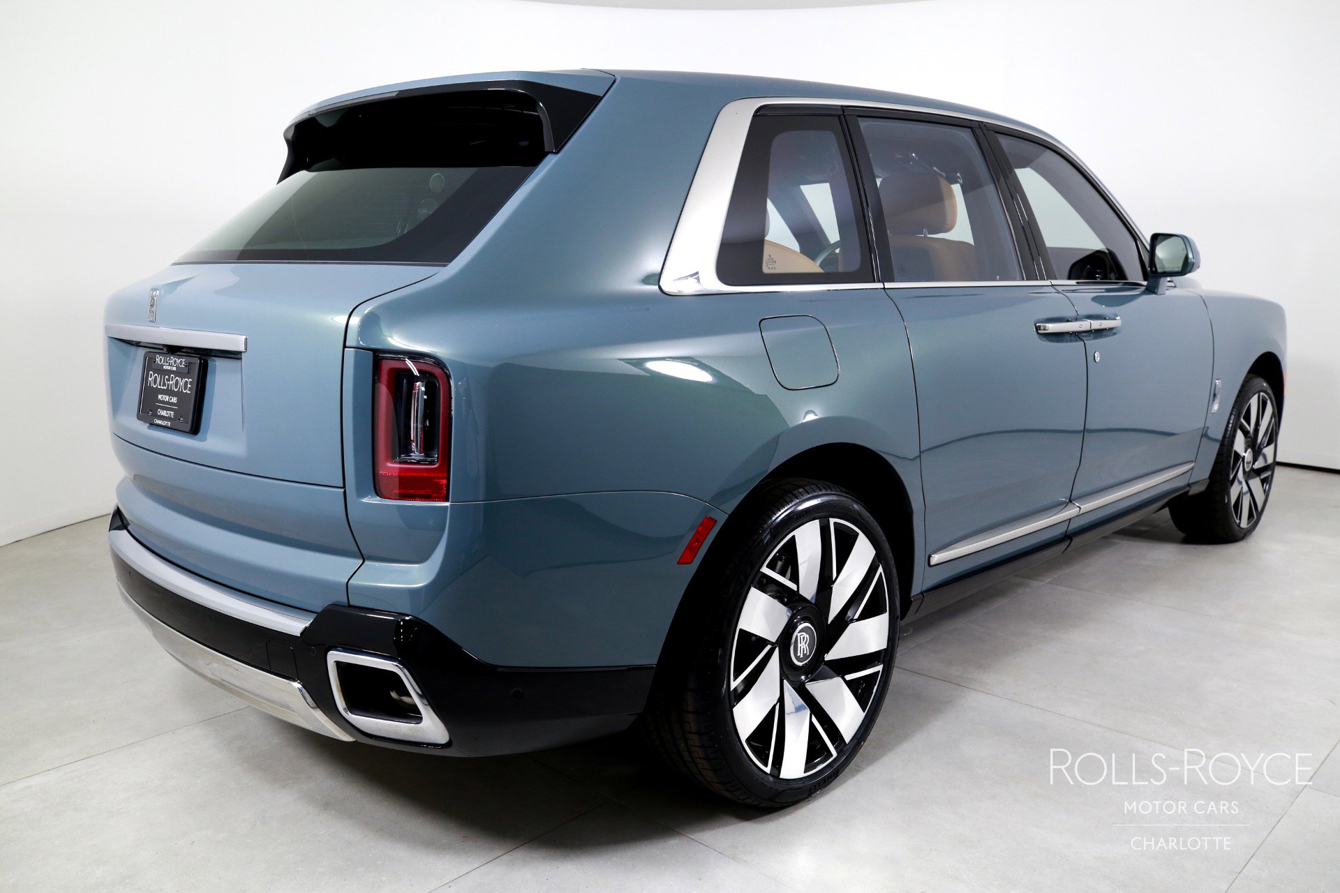 Certified 2025 Rolls-Royce Cullinan image 2