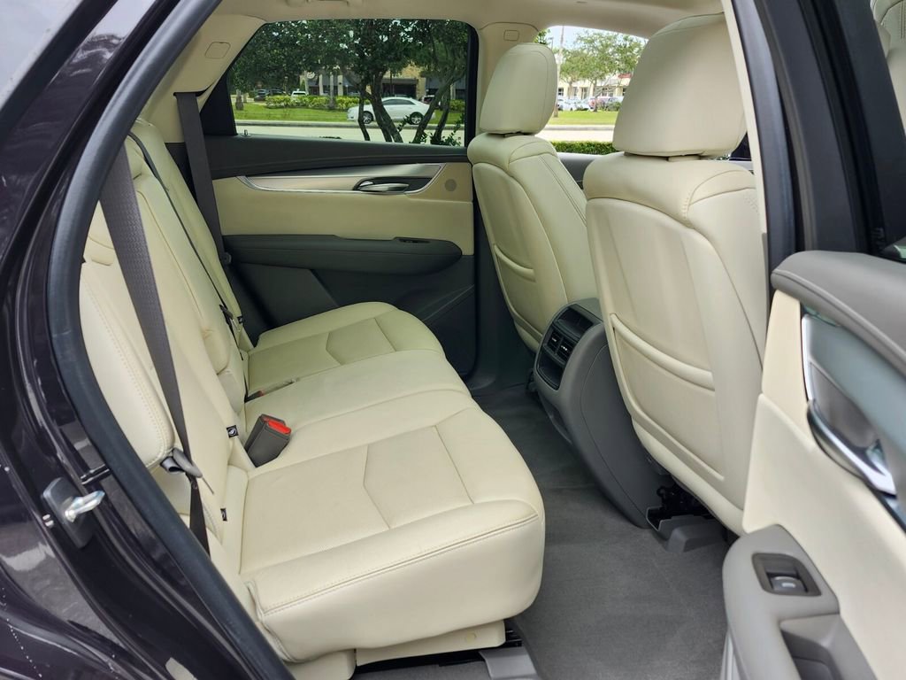 Used 2018 Cadillac XT5 Luxury w/ Driver Awareness Package image 16