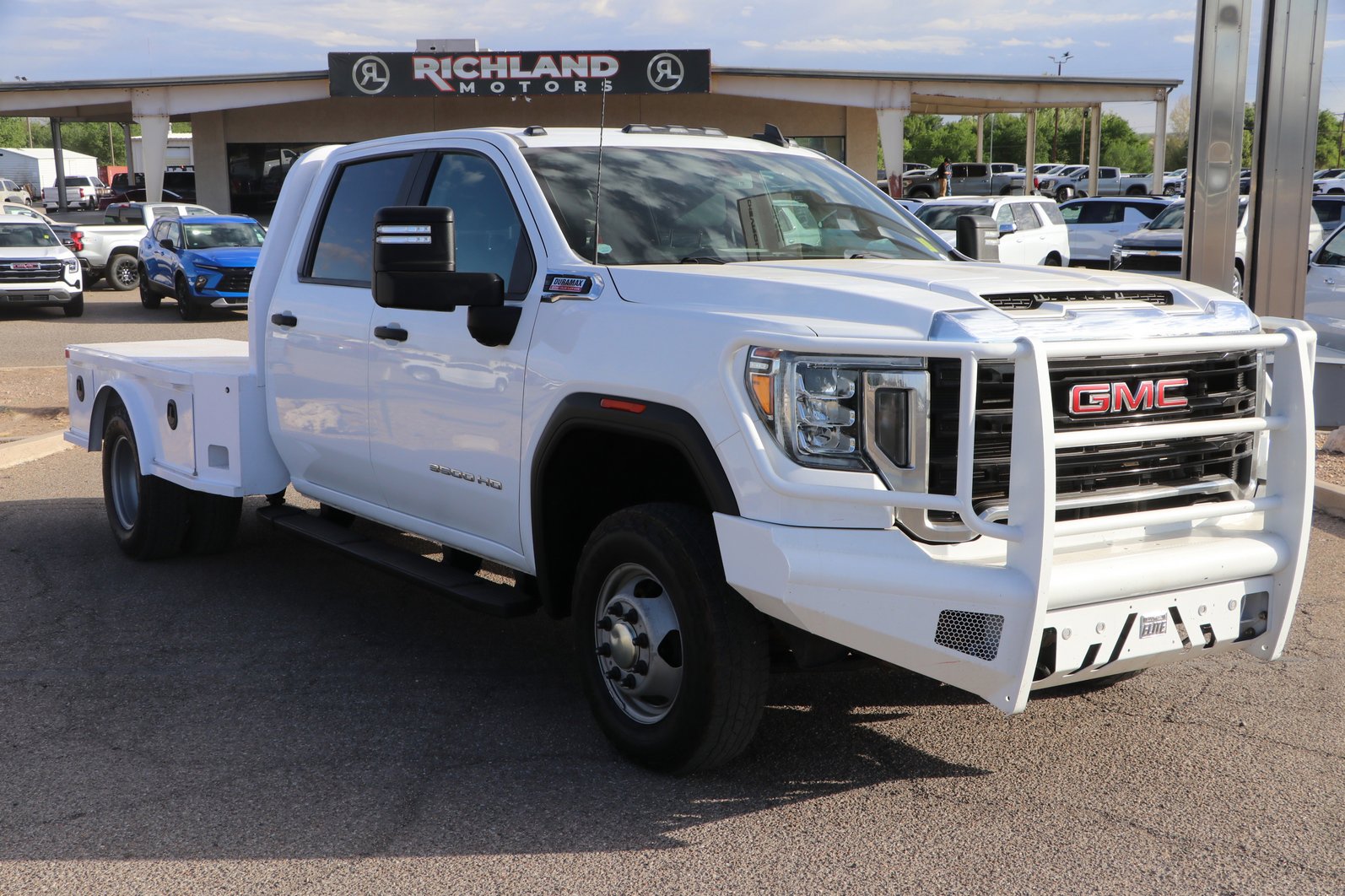 Used 2020 GMC Sierra 3500 4x4 Crew Cab w/ Gooseneck/5TH Wheel Package image 1