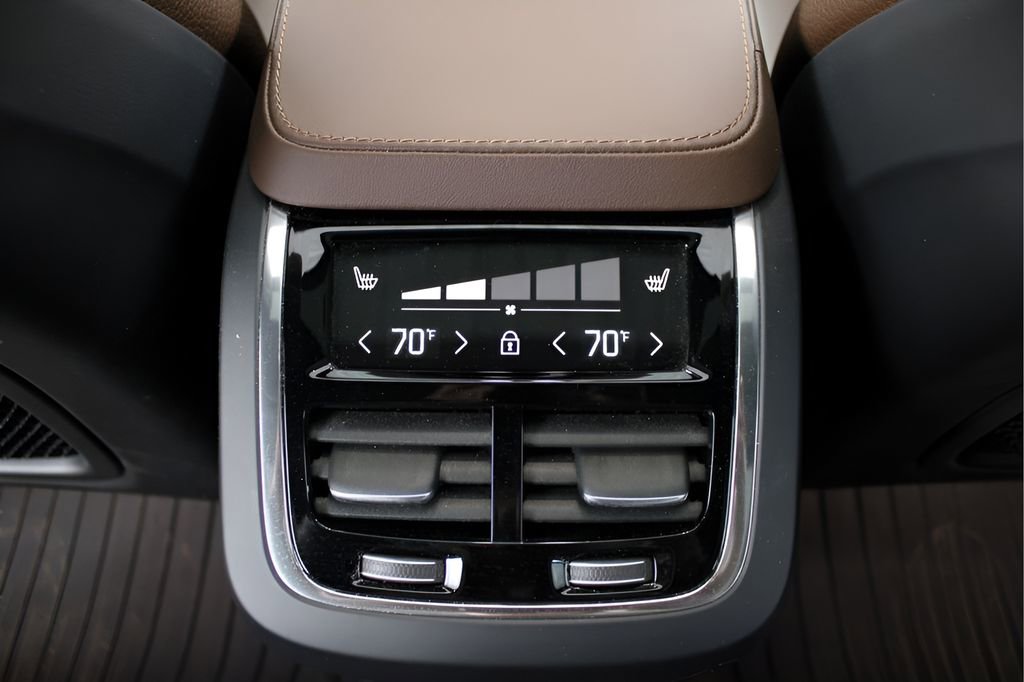 Used 2023 Volvo XC90 B5 Plus w/ Protection Package Premier image 40