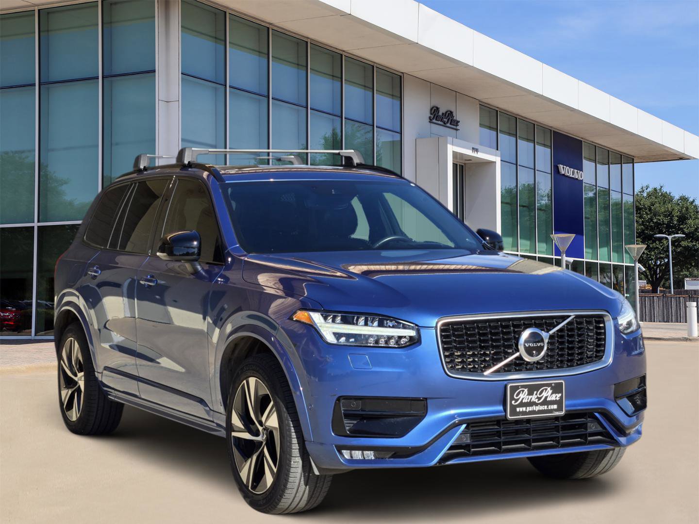 Used 2020 Volvo XC90 T6 R-Design image 2