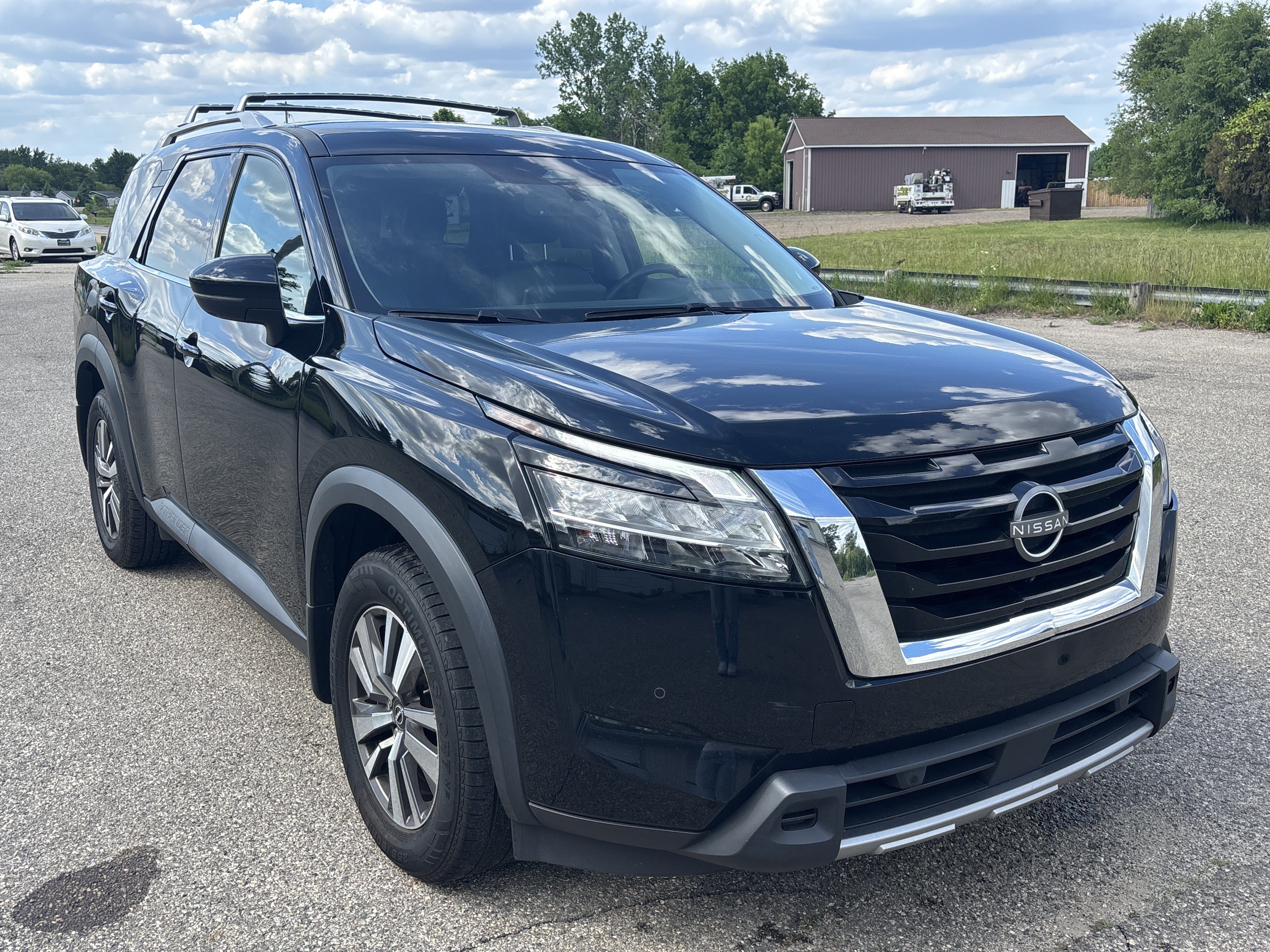 Used 2023 Nissan Pathfinder SL