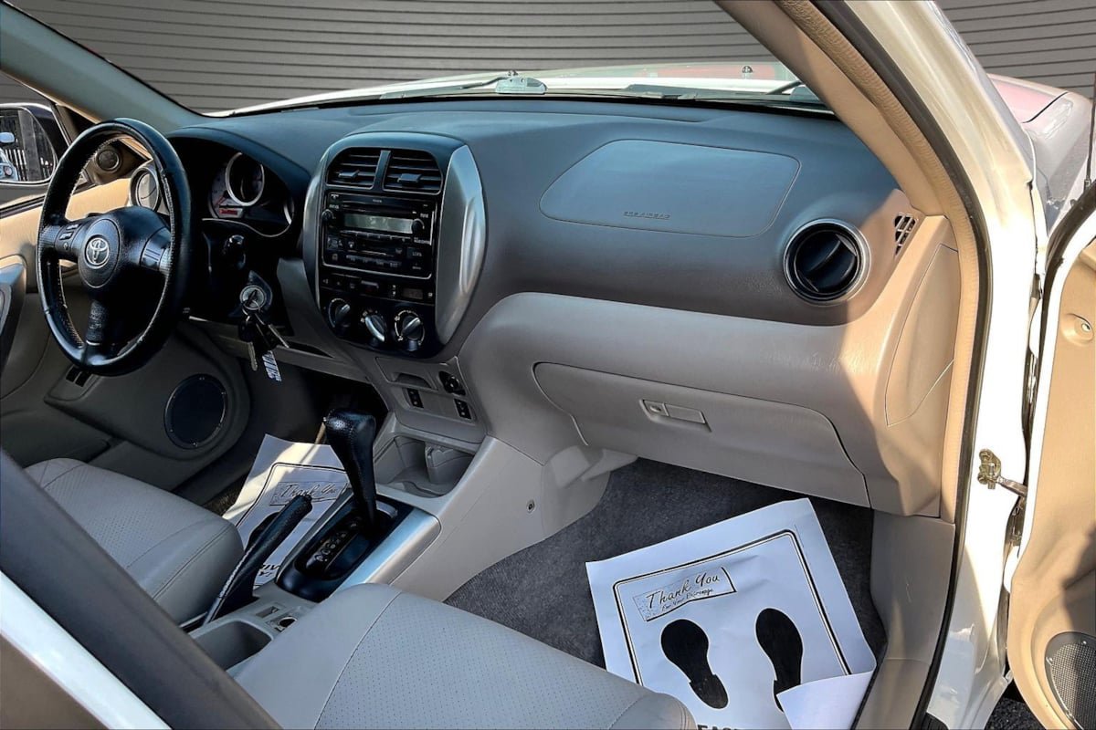 Used 2004 Toyota RAV4 4WD image 25