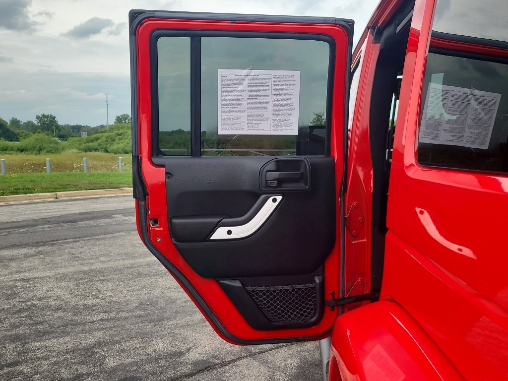 Used 2015 Jeep Wrangler Unlimited Sahara AWD/4WD image 30