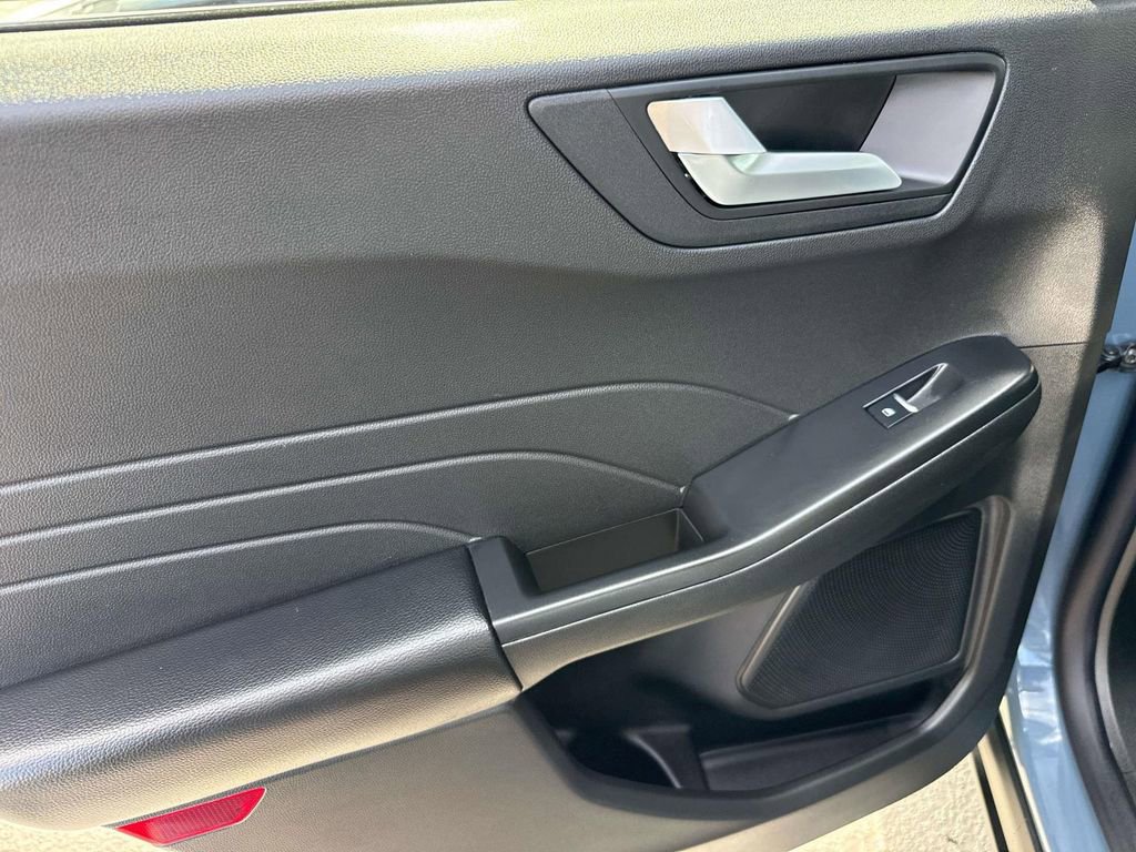 Used 2025 Ford Escape SE image 9