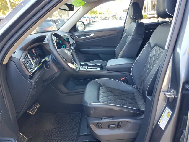Used 2024 Volkswagen Atlas SEL Premium R-Line image 17
