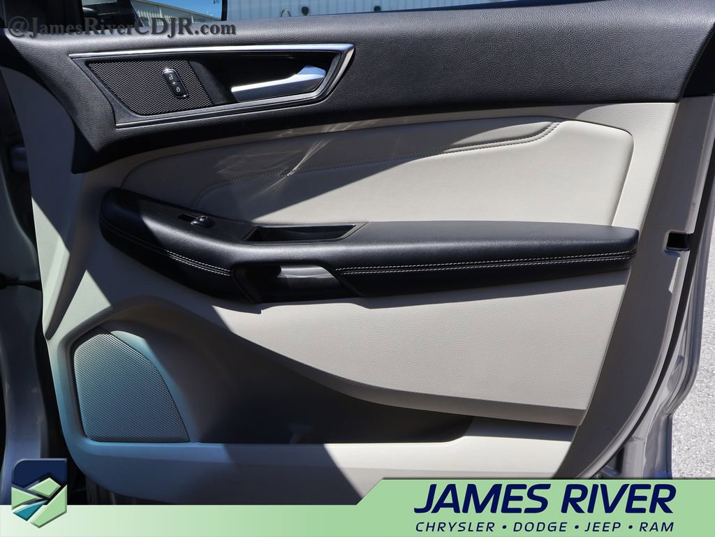 Used 2018 Ford Edge Titanium w/ Technology Package AWD/4WD image 8