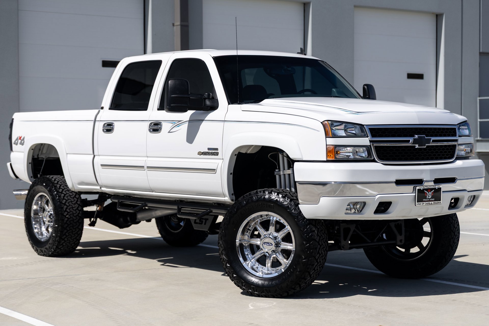 Used 2006 Chevrolet Silverado 2500 LT w/ Heavy-Duty Power Package image 1
