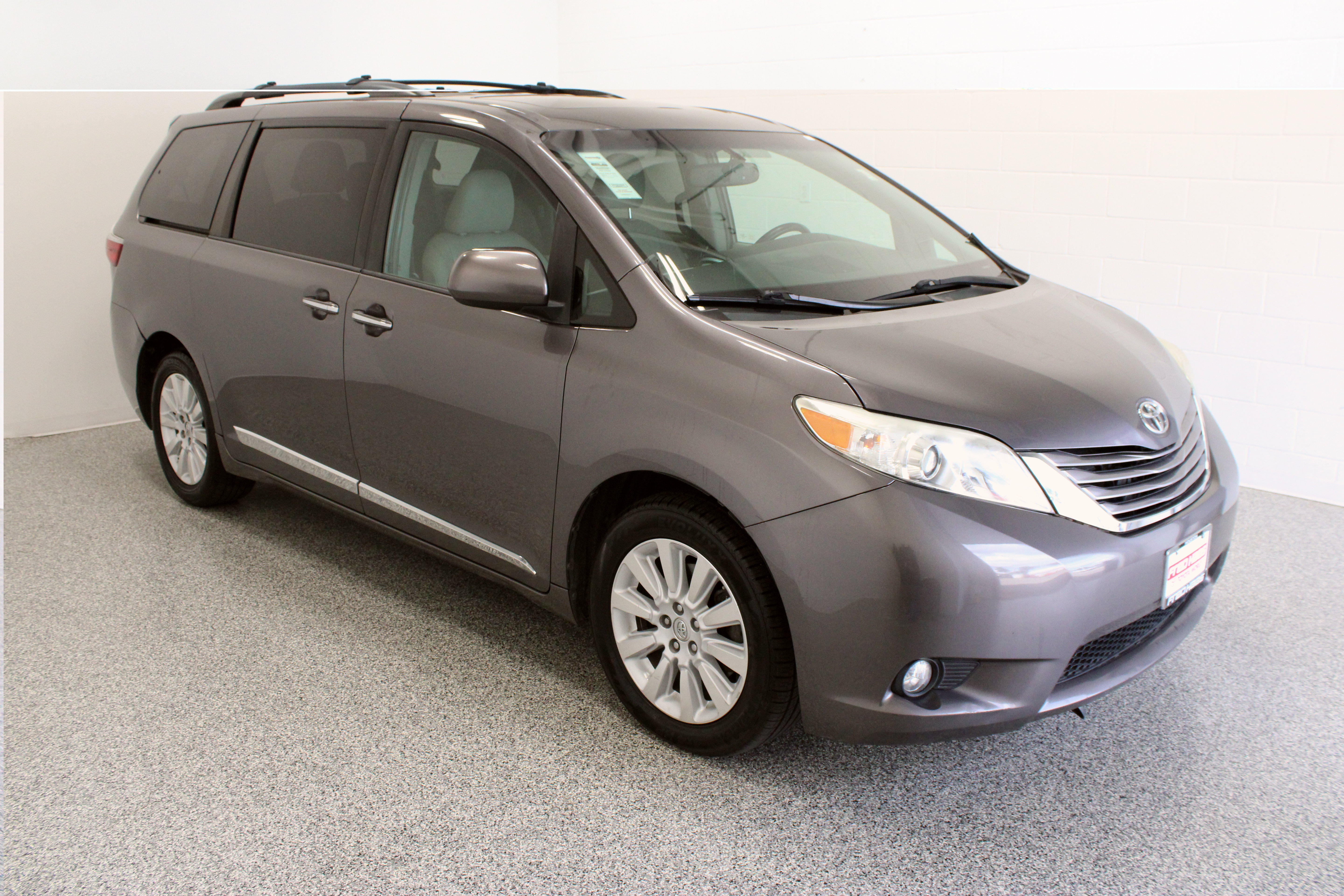 Used 2015 Toyota Sienna XLE AWD/4WD image 4