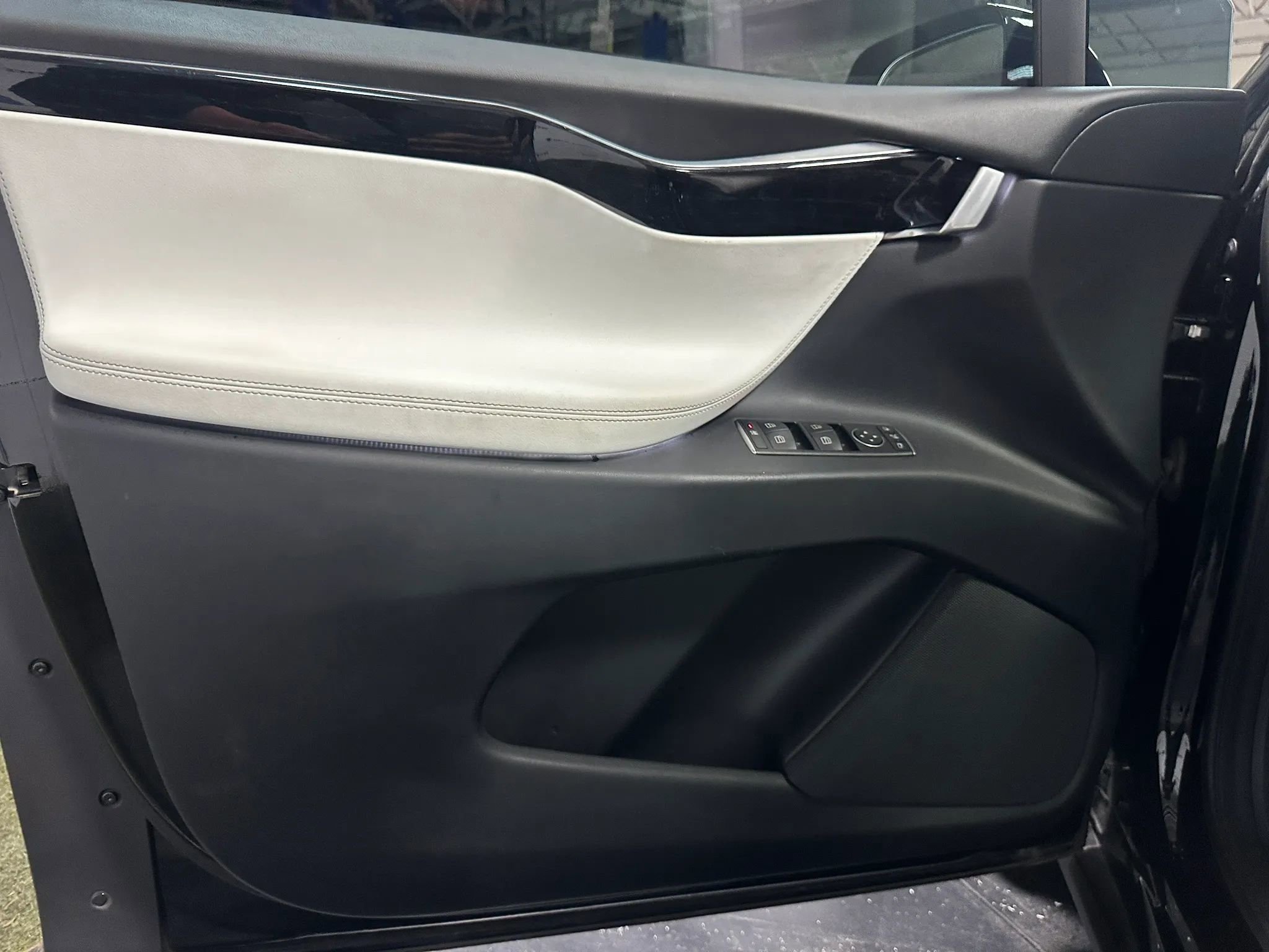 Used 2017 Tesla Model X 75D image 12