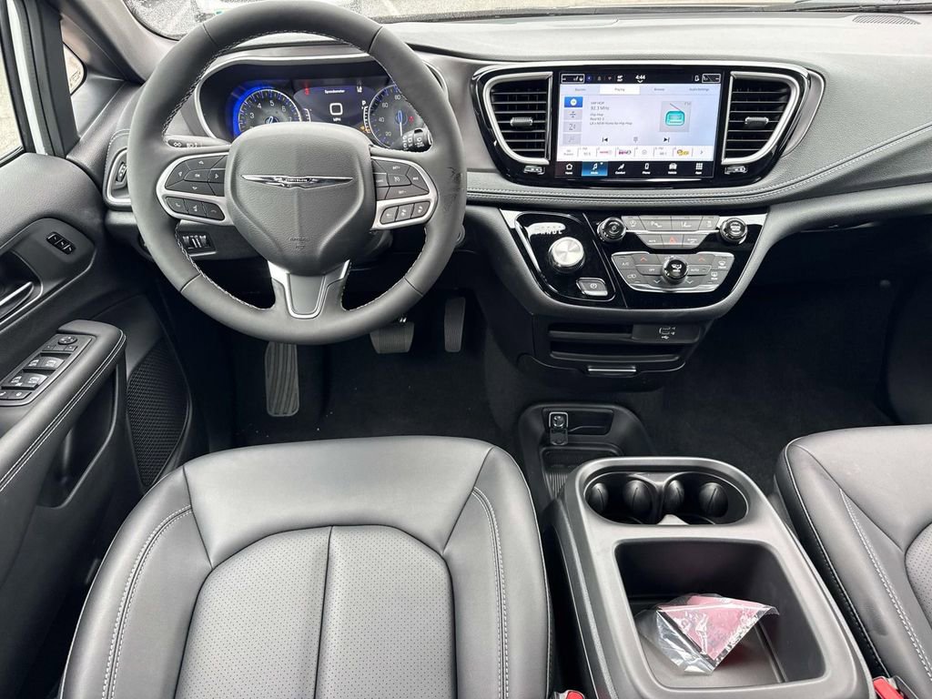 New 2026 Chrysler Pacifica Select image 10