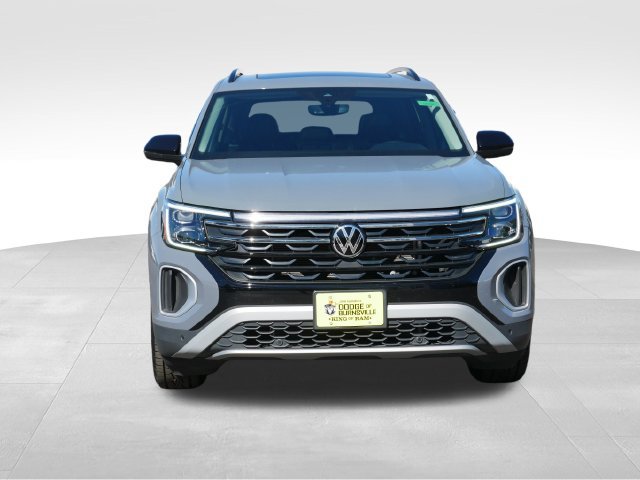 Used 2025 Volkswagen Atlas Peak Edition SE AWD/4WD image 2