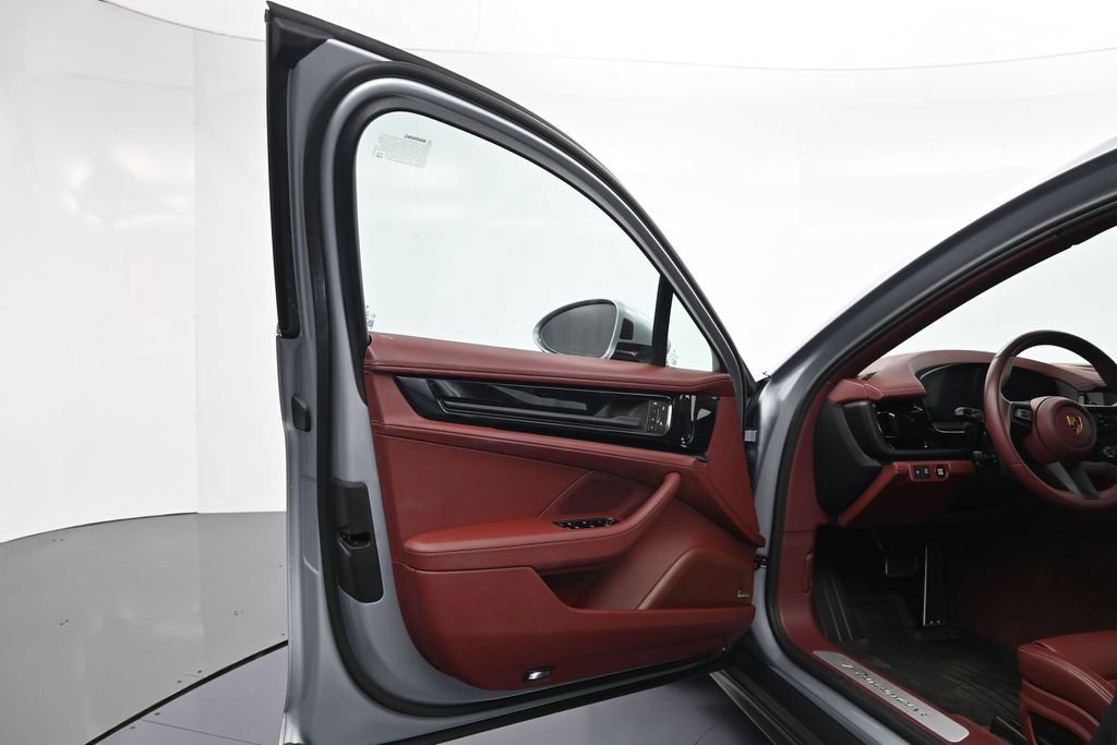 Certified 2025 Porsche Panamera 4 AWD/4WD image 15