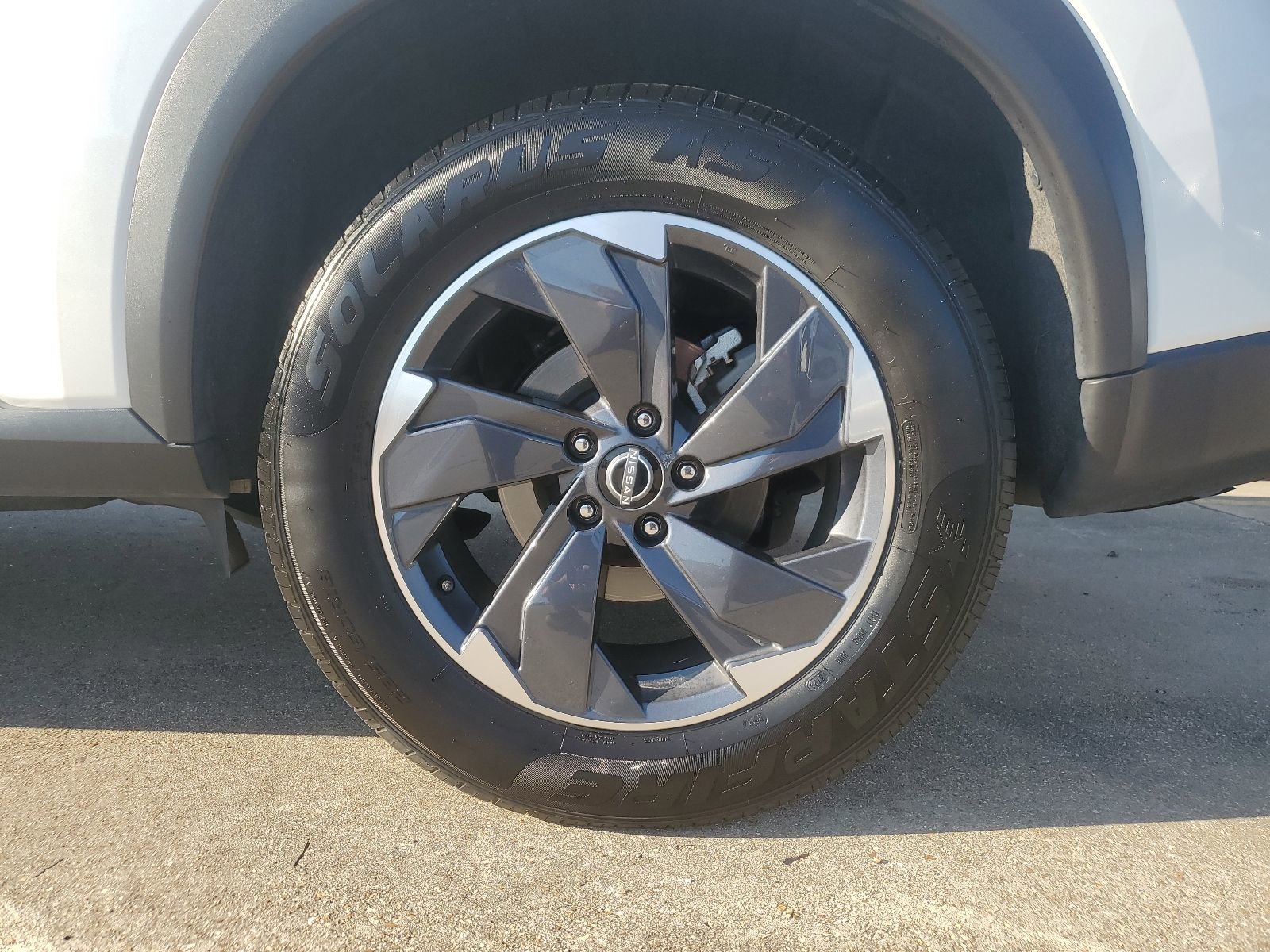 Used 2024 Nissan Rogue SV image 7