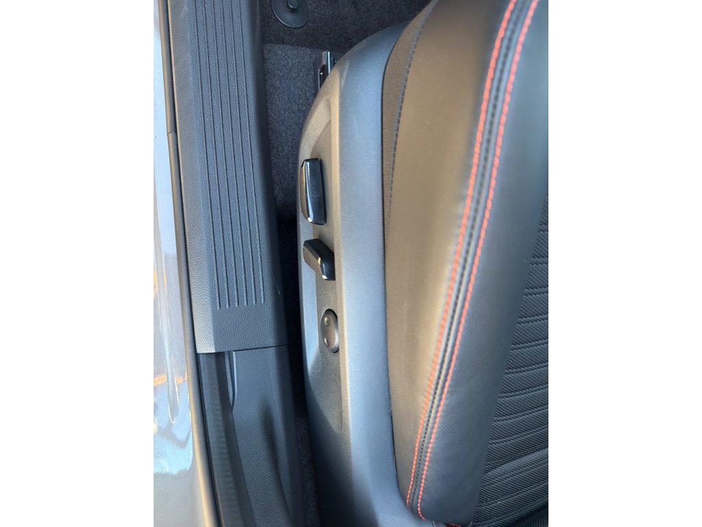 Certified 2025 Nissan Rogue SV image 15