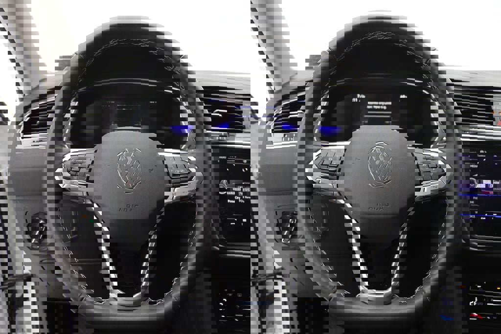 Used 2024 Volkswagen Tiguan Wolfsburg Edition image 17