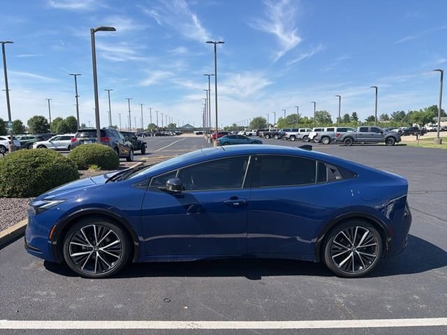 Used 2023 Toyota Prius Limited w/ Limited Premium Package FWD image 3
