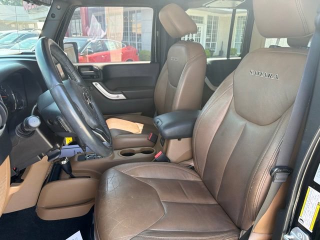 Used 2016 Jeep Wrangler Unlimited Sahara w/ Connectivity Group AWD/4WD image 9