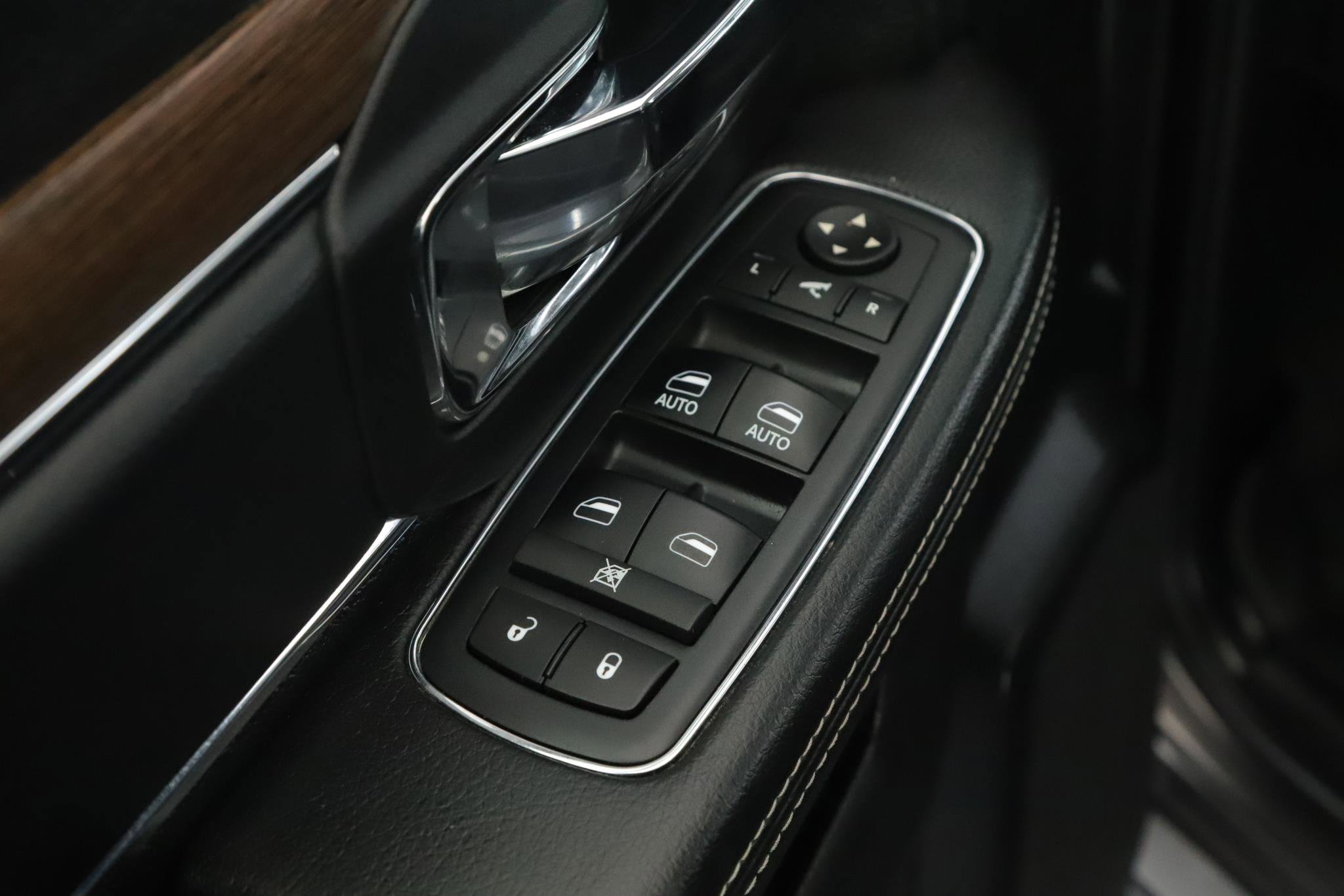 Used 2017 RAM 1500 Laramie w/ Convenience Group image 7