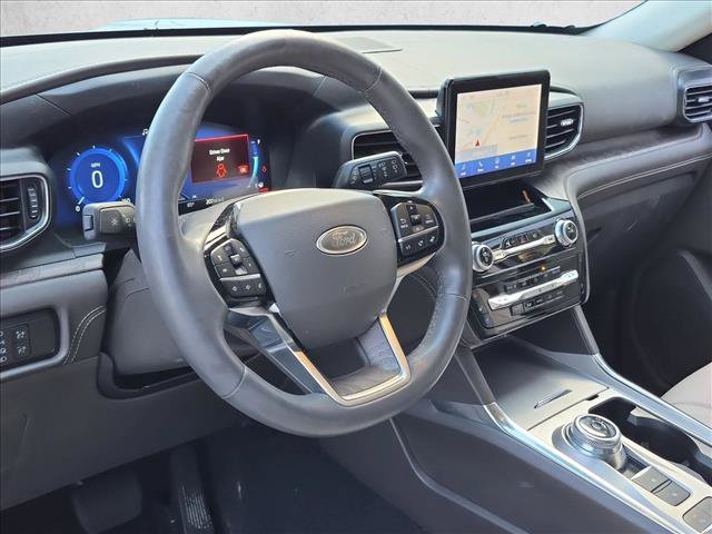 Used 2023 Ford Explorer Platinum w/ Equipment Group 601A RWD image 9