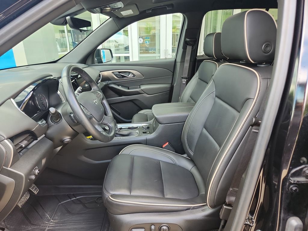 Certified 2023 Chevrolet Traverse Premier w/ Redline Edition AWD/4WD image 11