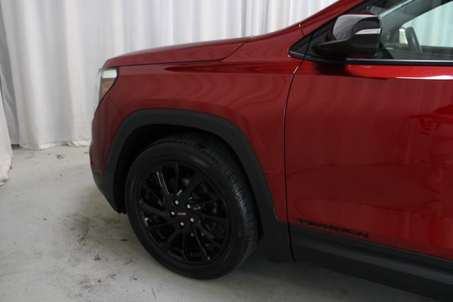 Used 2024 GMC Terrain SLE w/ Driver Convenience Package FWD image 33