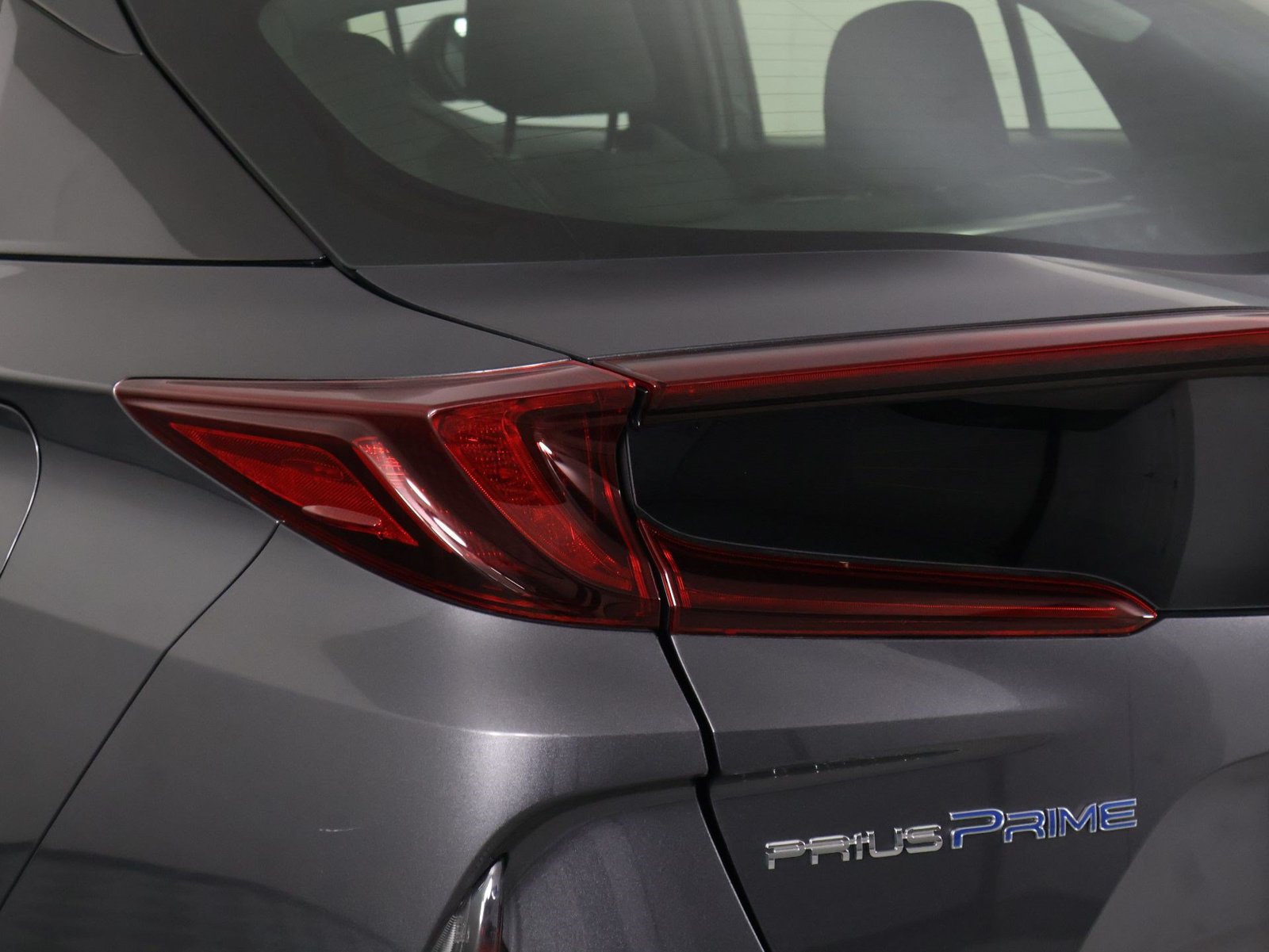 Used 2021 Toyota Prius Prime LE w/ Carpet Mat Package (TMS) FWD image 18
