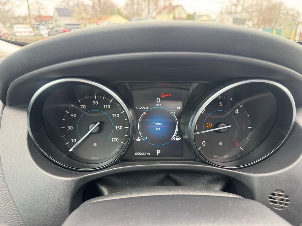 Used 2017 Jaguar XE Premium image 32