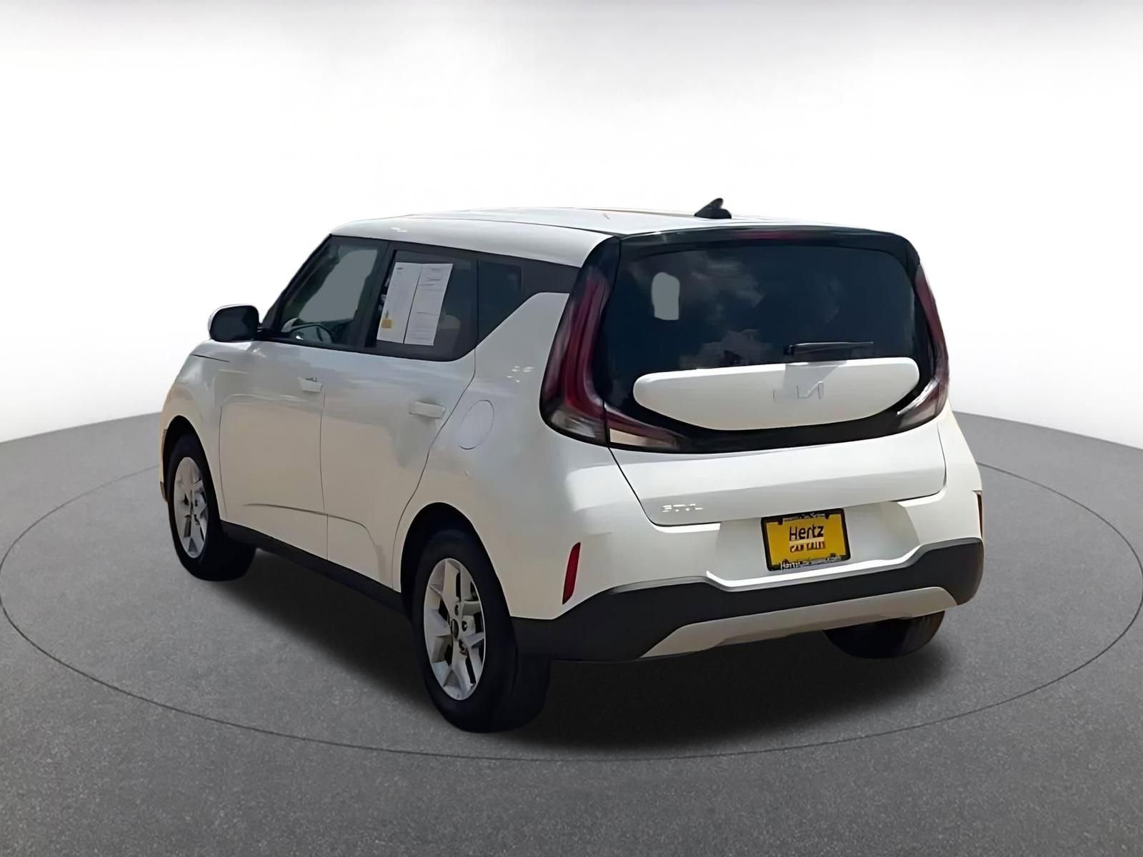 Used 2025 Kia Soul LX w/ LX Technology Package FWD image 11