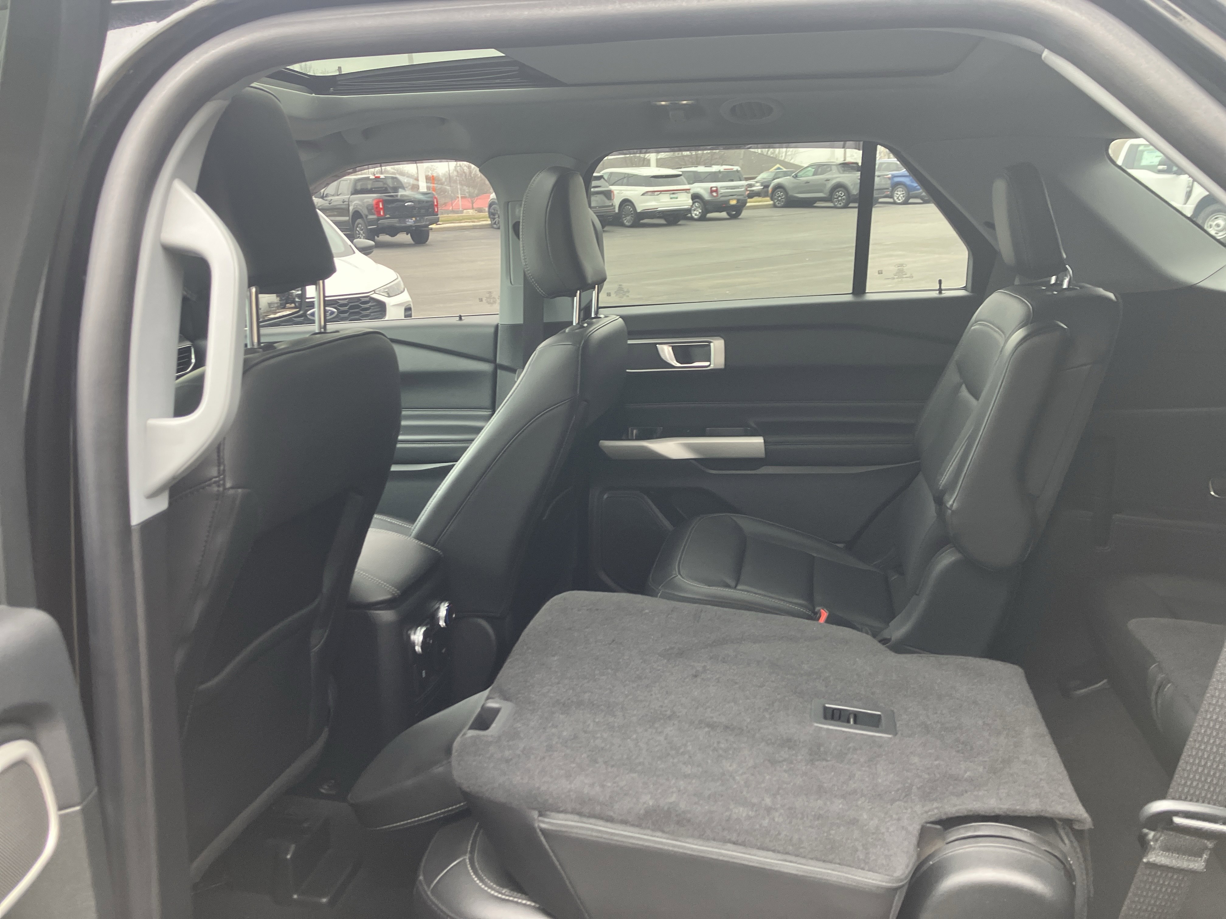 Used 2022 Ford Explorer XLT w/ Equipment Group 202A image 15