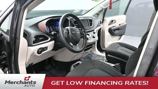 Used 2023 Chrysler Voyager LX FWD image 14