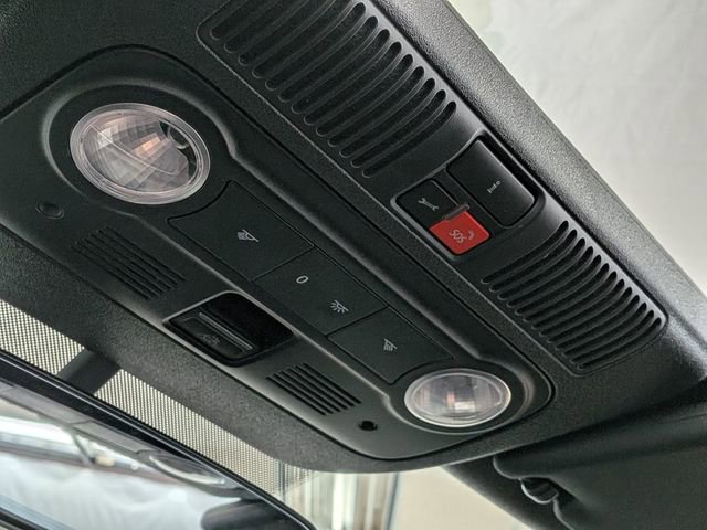 Used 2019 Volkswagen Beetle 2.0T SE image 32