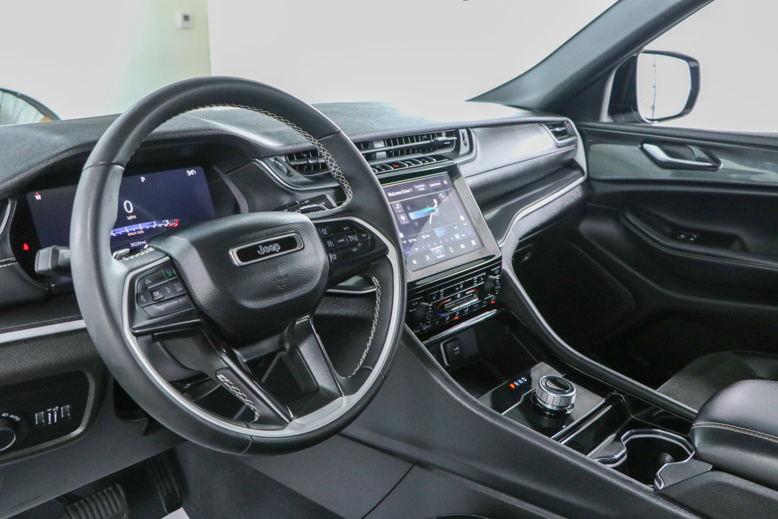 Used 2023 Jeep Grand Cherokee Altitude AWD/4WD image 22