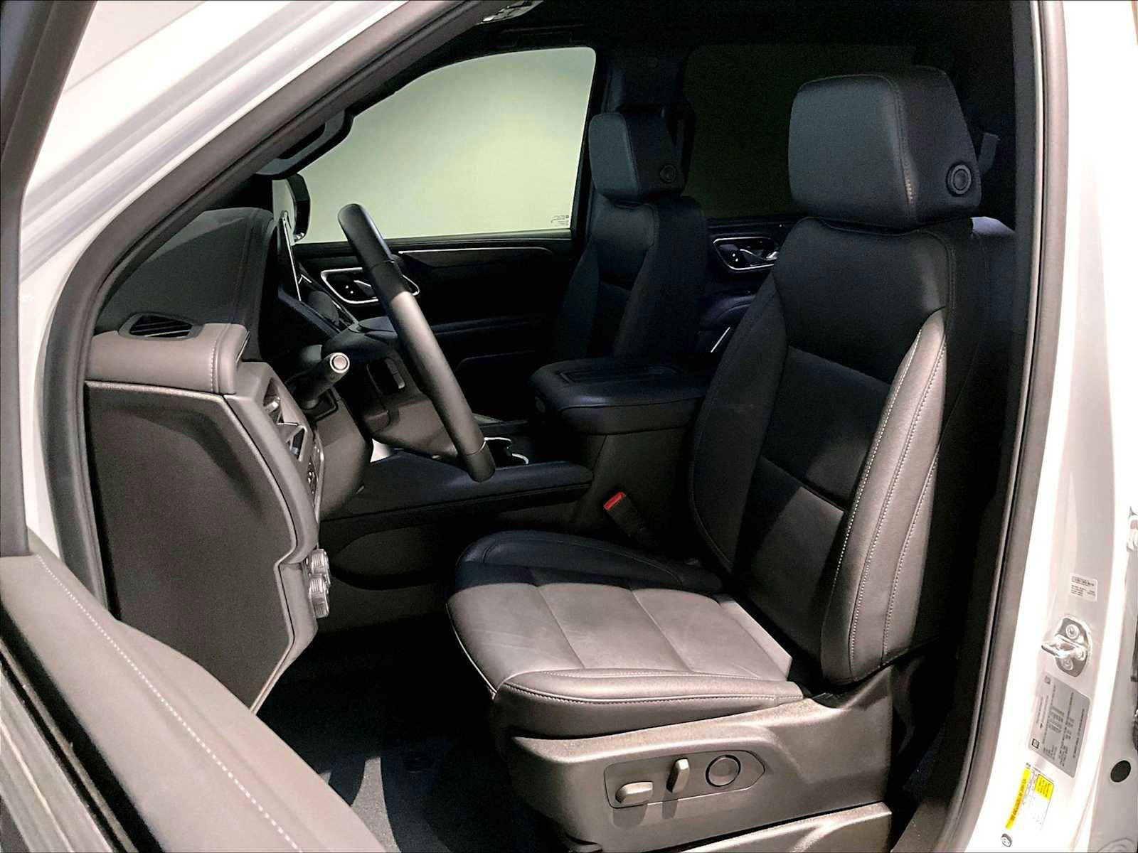 Used 2024 Chevrolet Suburban Z71 image 8