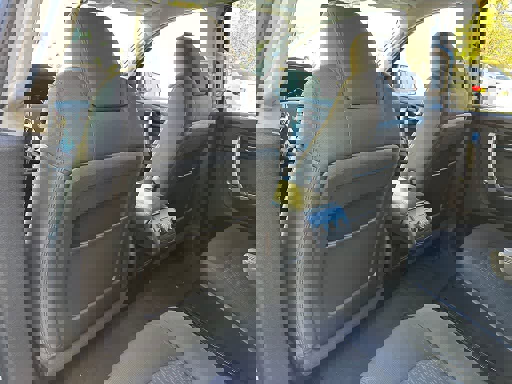 Used 2011 GMC Acadia SLE image 12