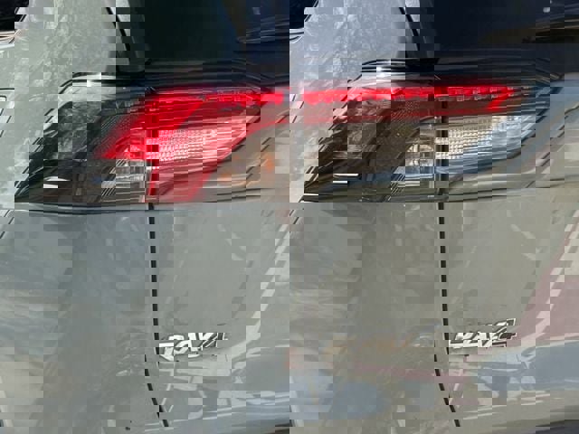 Used 2019 Toyota RAV4 XLE Premium image 6