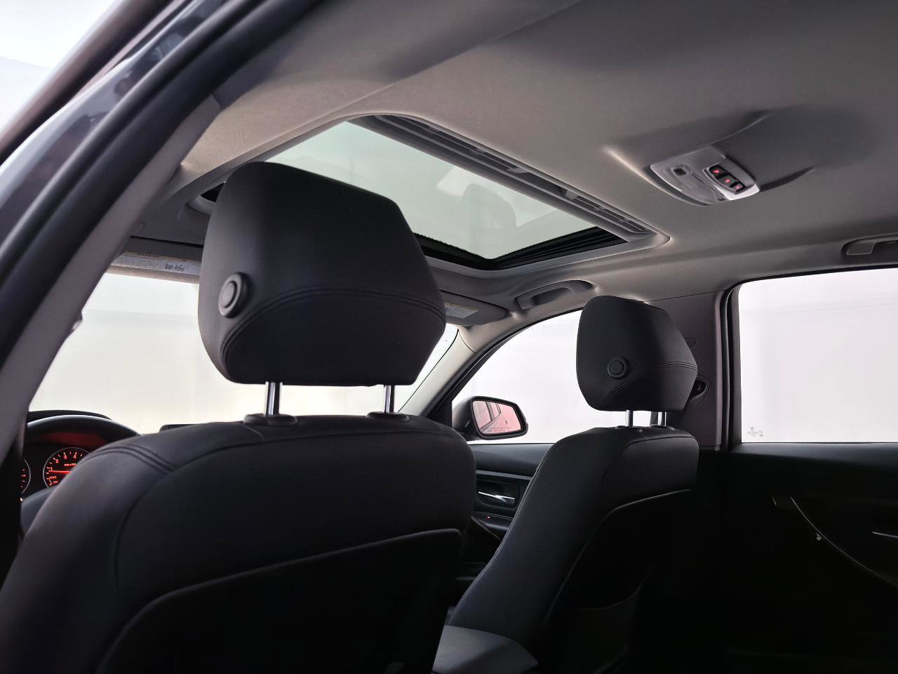 Used 2014 BMW 320i xDrive Sedan AWD/4WD image 23