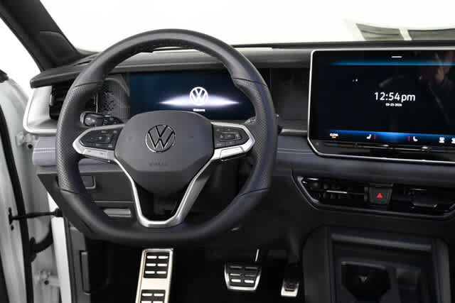 New 2026 Volkswagen Tiguan SE R-Line FWD image 3