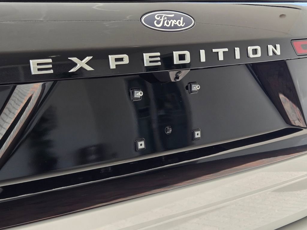 Used 2025 Ford Expedition Platinum image 9