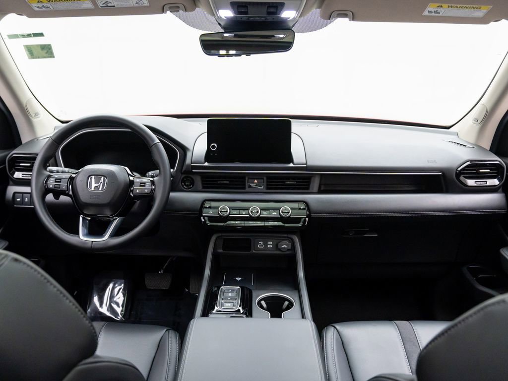 Certified 2025 Honda Pilot Touring image 11