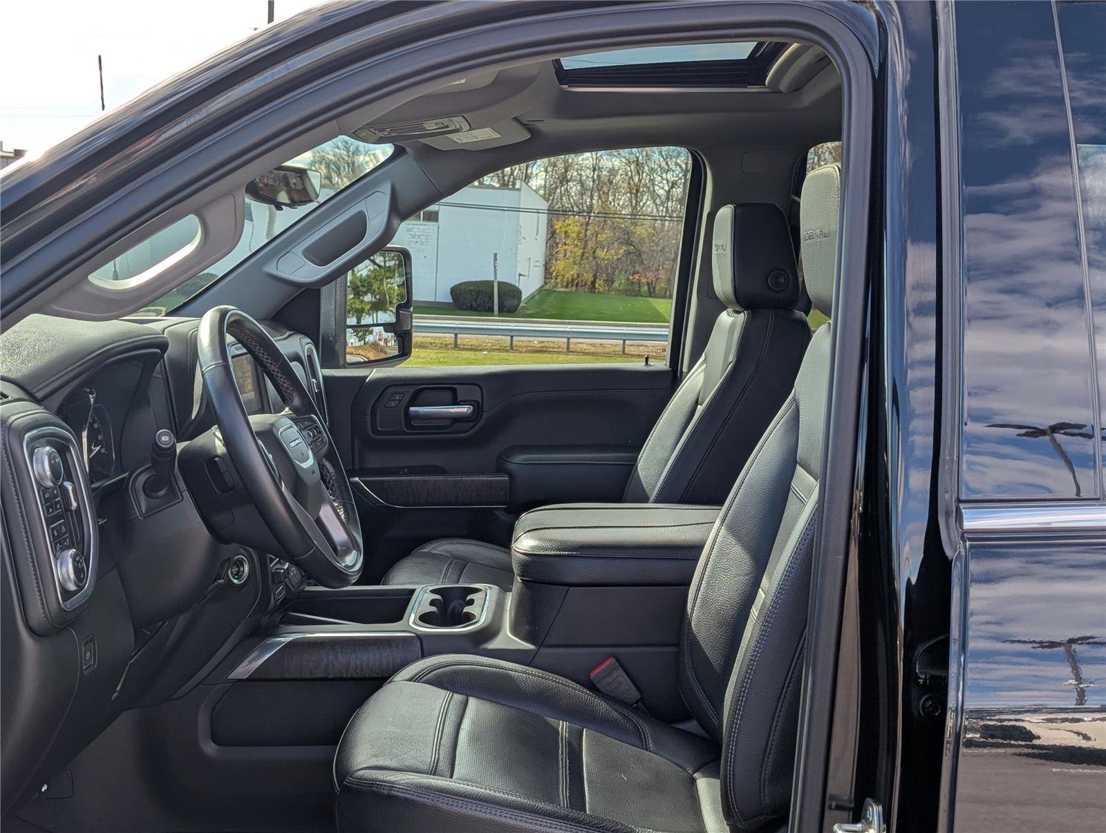 Used 2023 GMC Sierra 3500 Denali w/ Denali Ultimate Package image 15